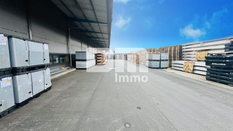 Gewerbeensemble Produktionshallen + Bürogebäude und umfangreiche Freiflächen - Seitenansicht Halle 2